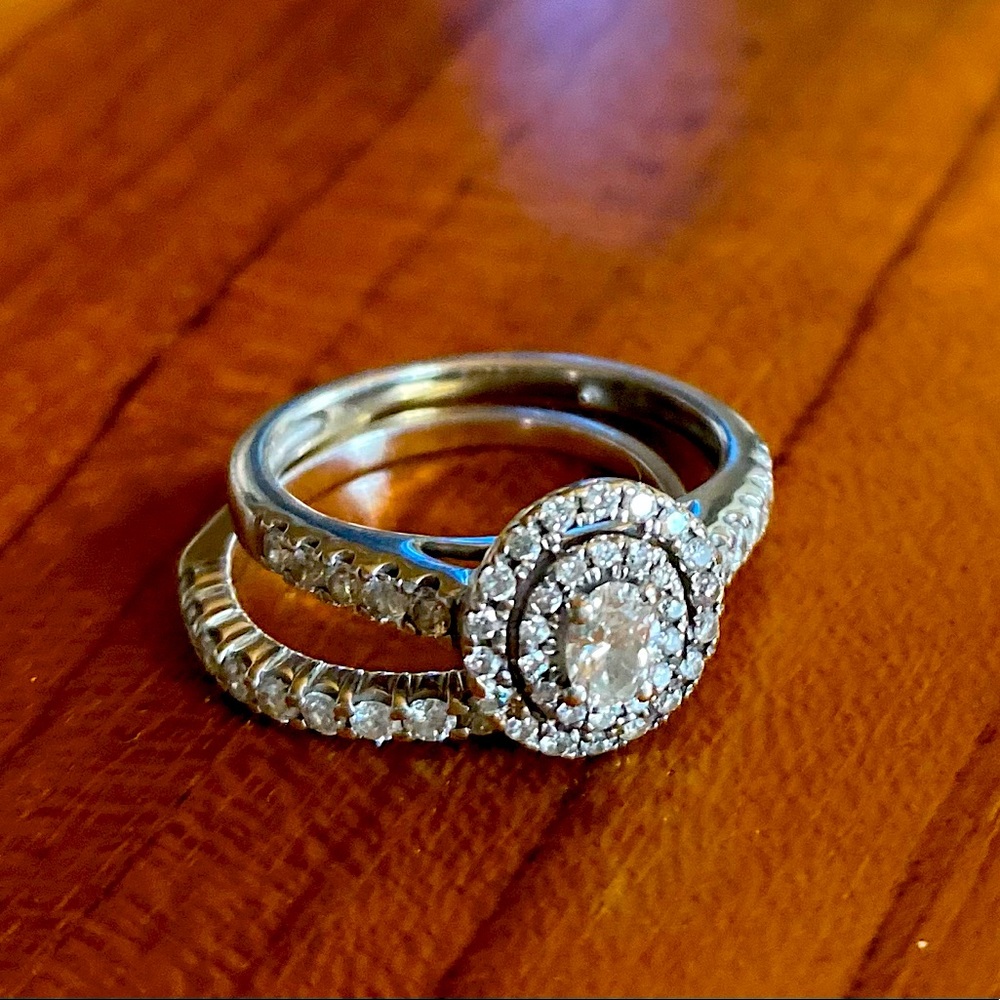 White Gold engagement ring and wedding band set